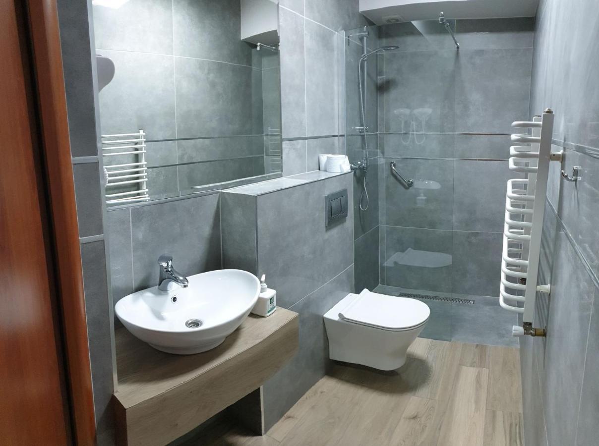 Hotel Bursztynowy Jozefow na Wisla Ngoại thất bức ảnh