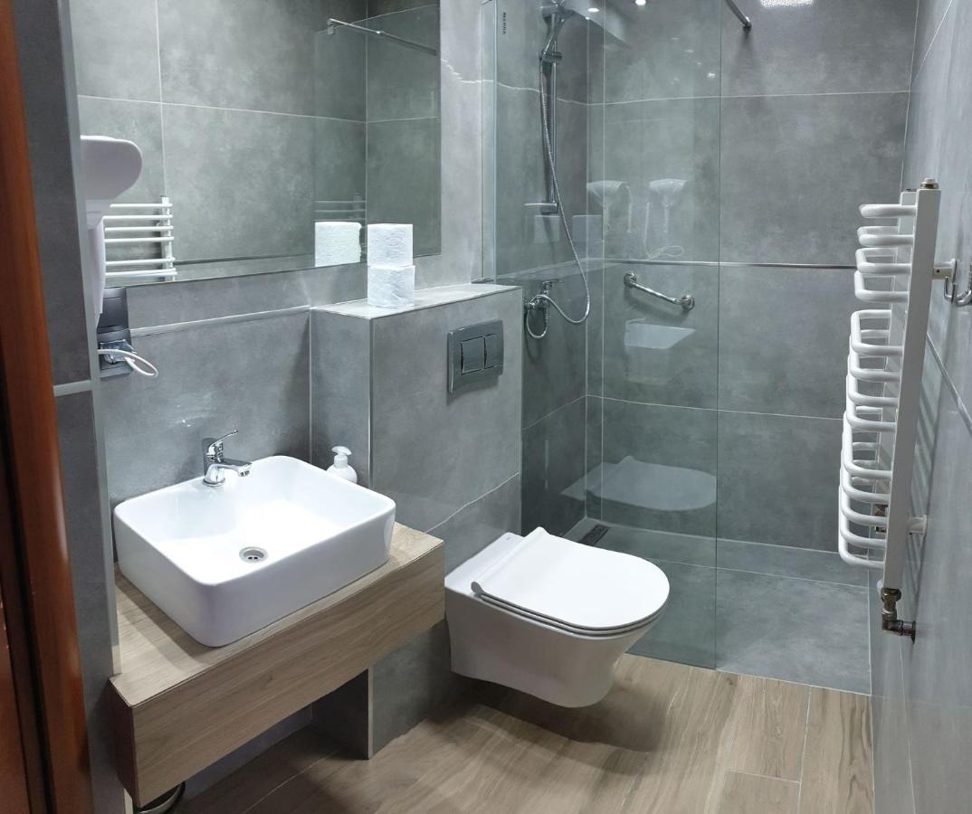 Hotel Bursztynowy Jozefow na Wisla Ngoại thất bức ảnh